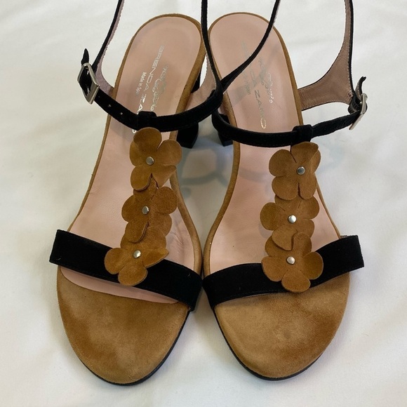 Brenda Zaro Suede Sandals Black Camel 39 7 Flowers Made in Spain Low Heel Straps - Picture 1 of 10